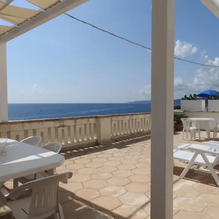 Casa Sul Mare A Castro Marina - Salento 펜션 *